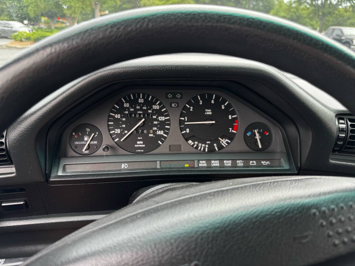 Bmw-325i-1991-white-10