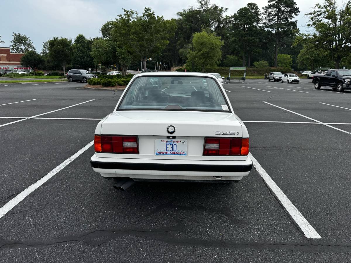 Bmw-325i-1991-white-3