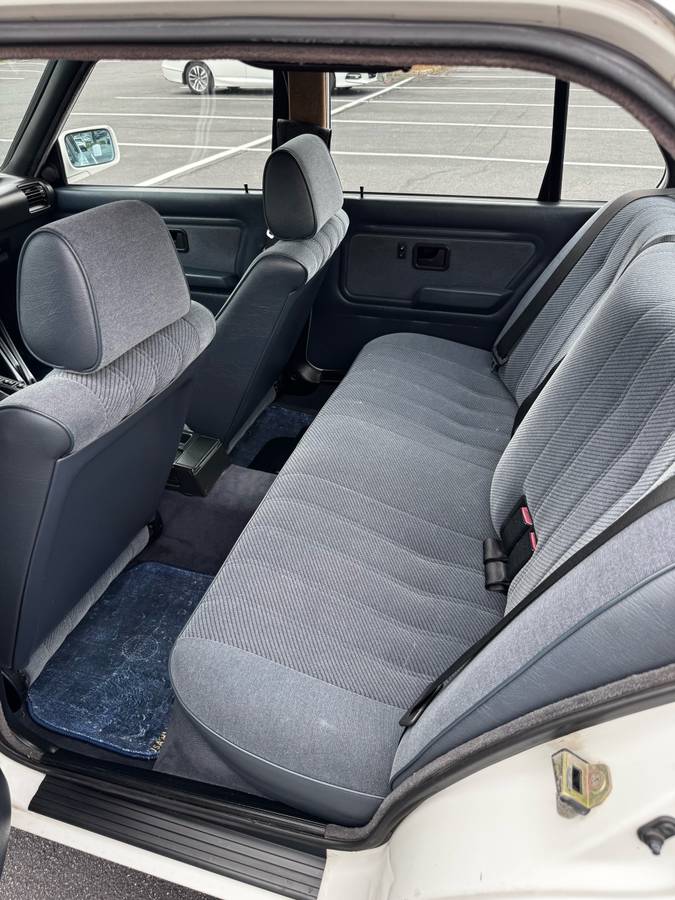 Bmw-325i-1991-white-6