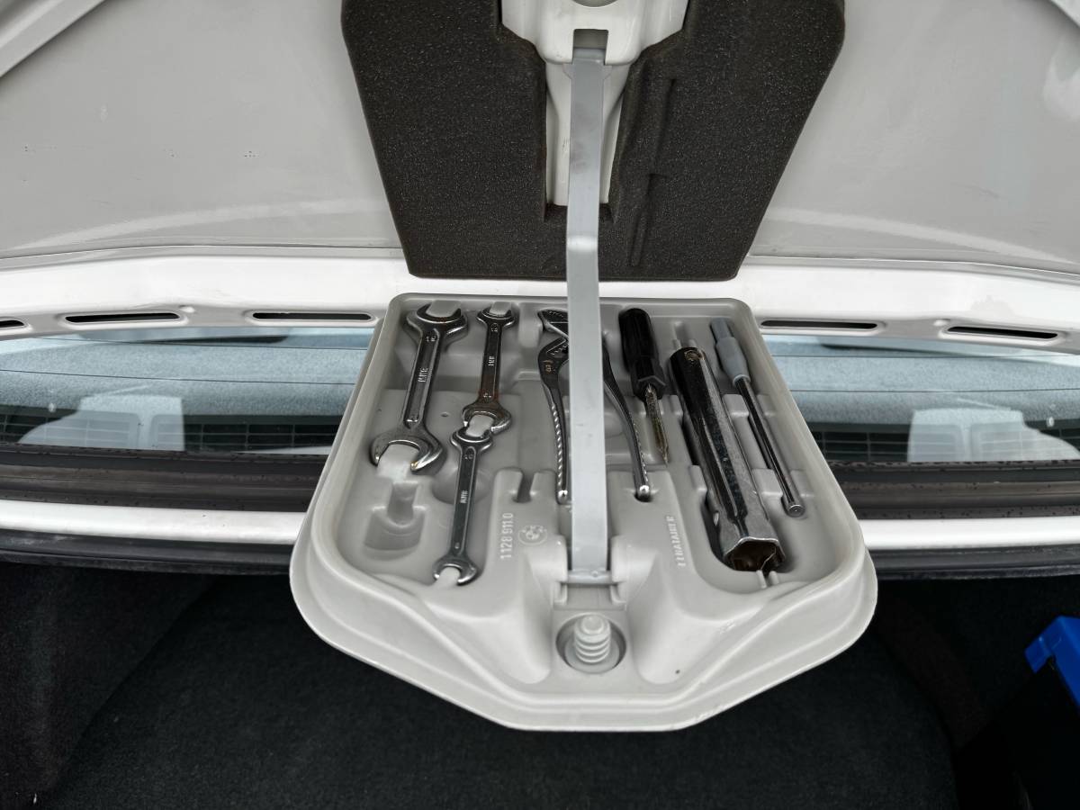 Bmw-325i-1991-white-8