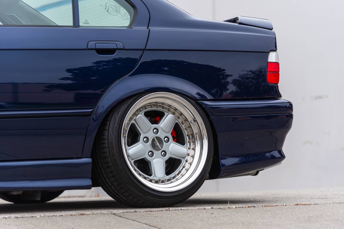 Bmw-325i-sedan-1995-3