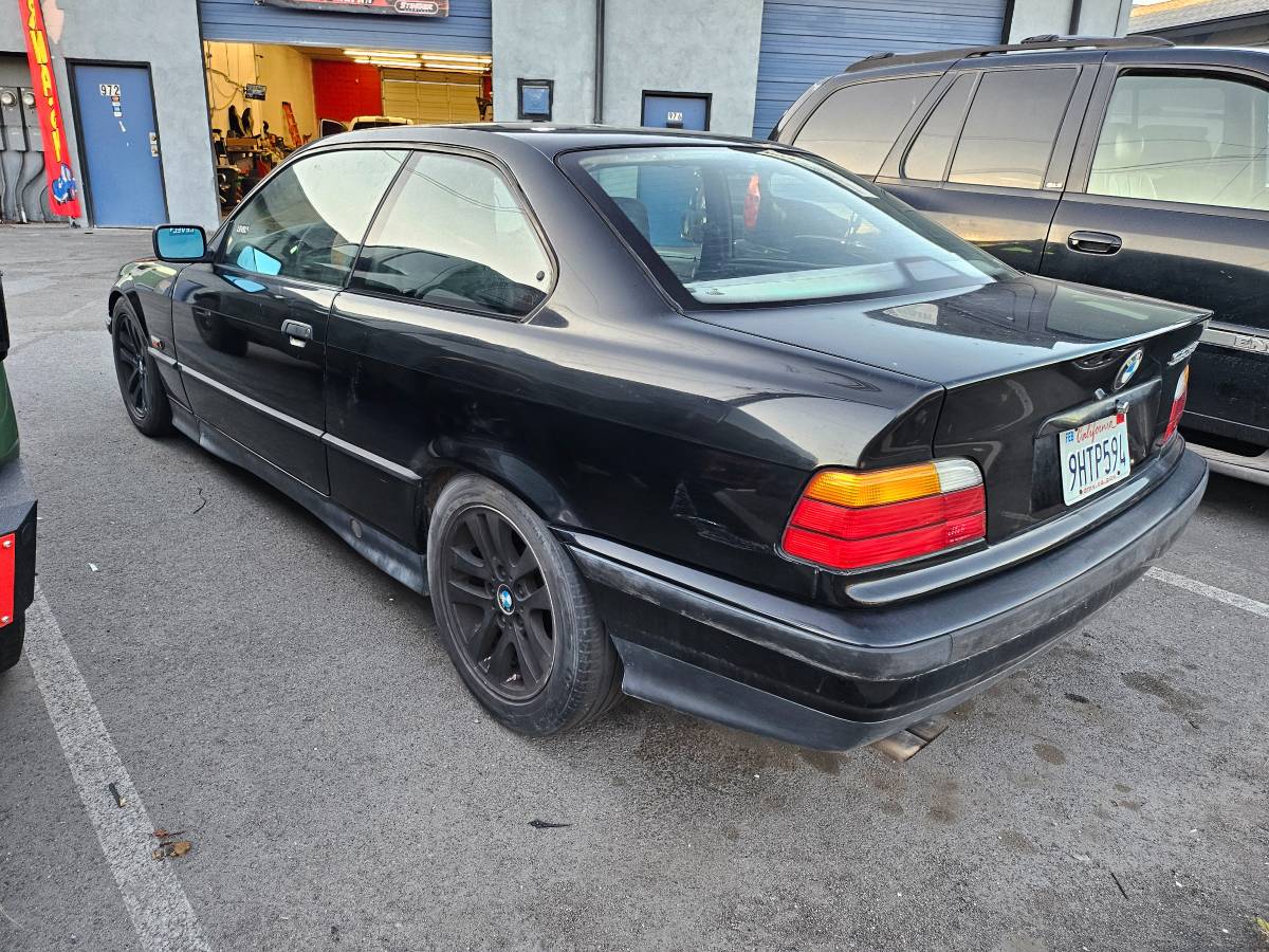 Bmw-325is-coupe-1995-black-1