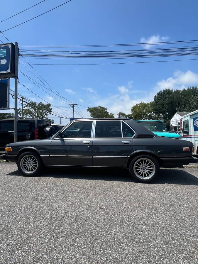 Bmw-528i-1981-grey-1