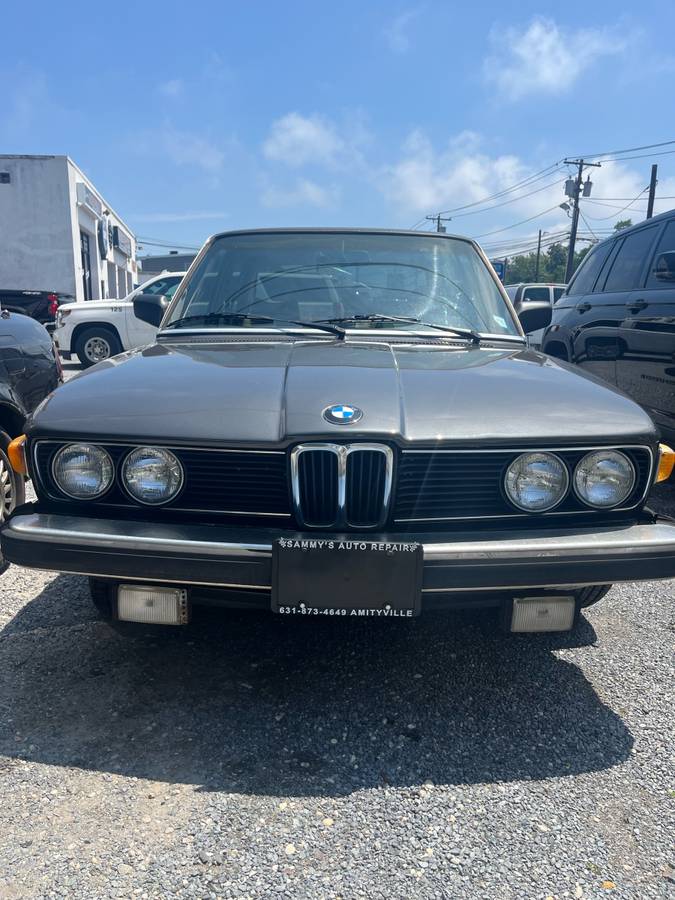 Bmw-528i-1981-grey-2