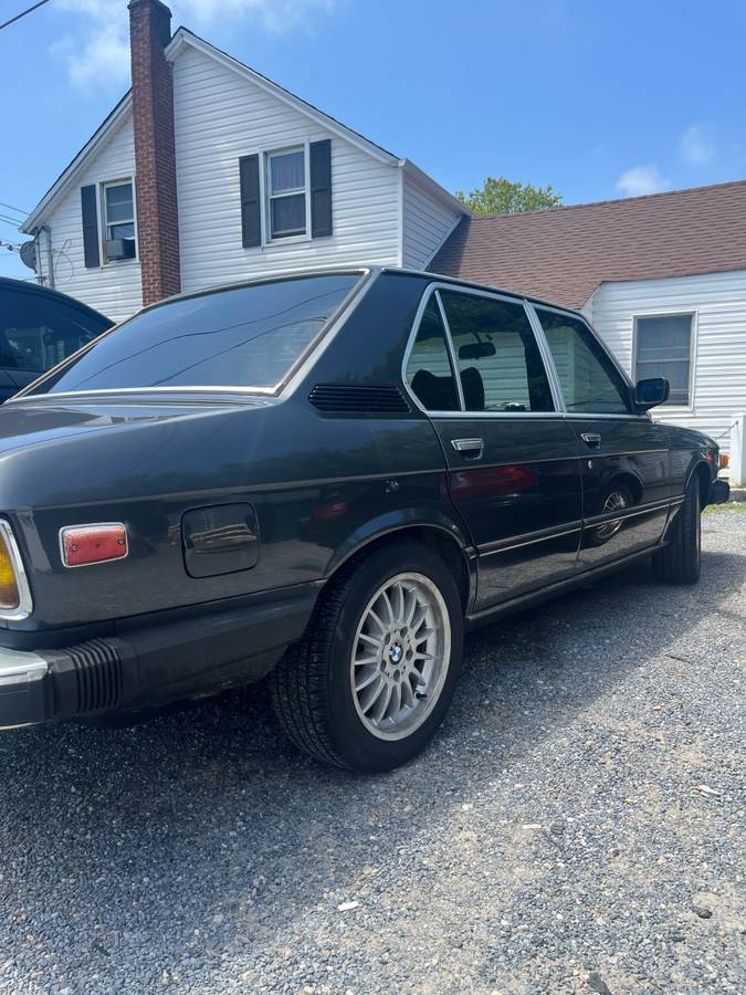 Bmw-528i-1981-grey-4