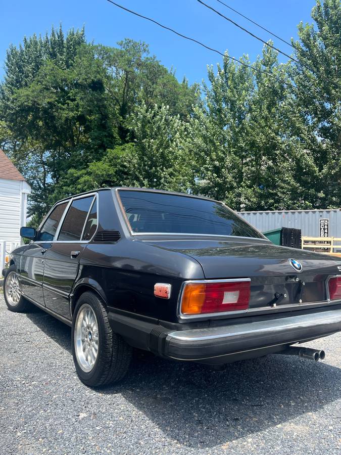 Bmw-528i-1981-grey-7