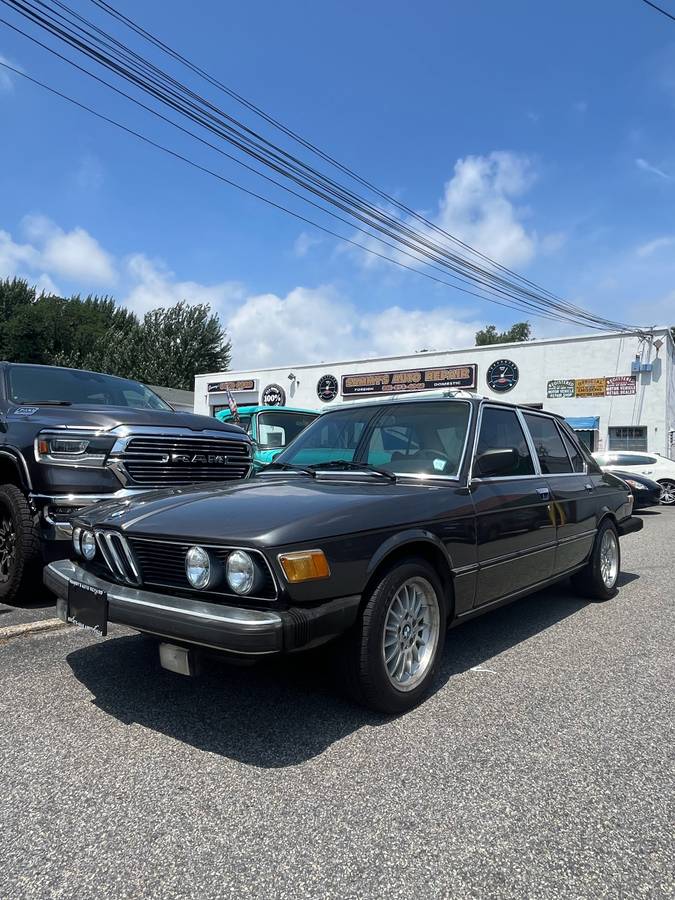 Bmw-528i-1981-grey