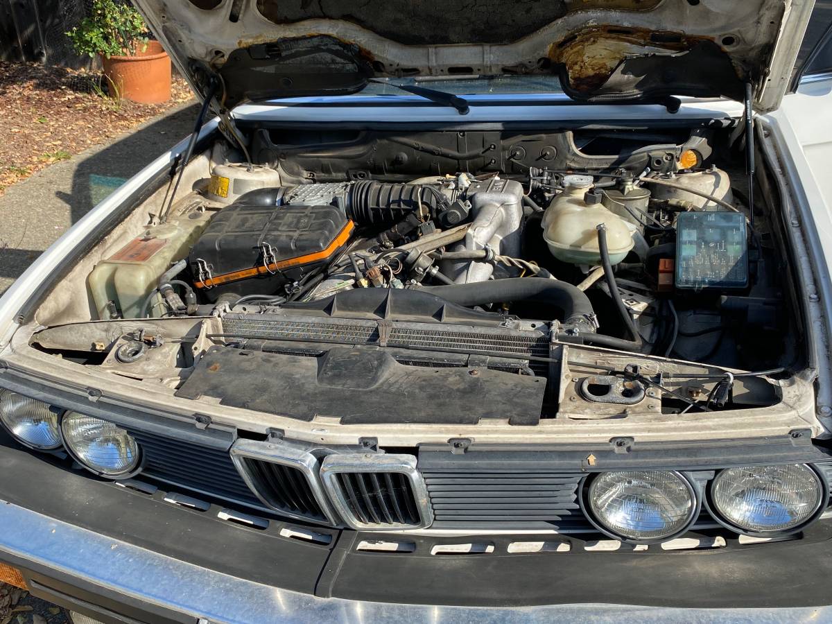 Bmw-533i-1983-13