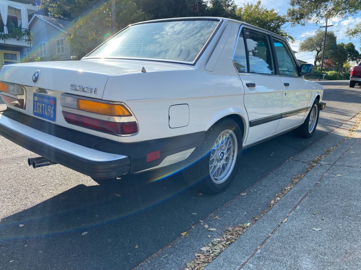 Bmw-533i-1983-3