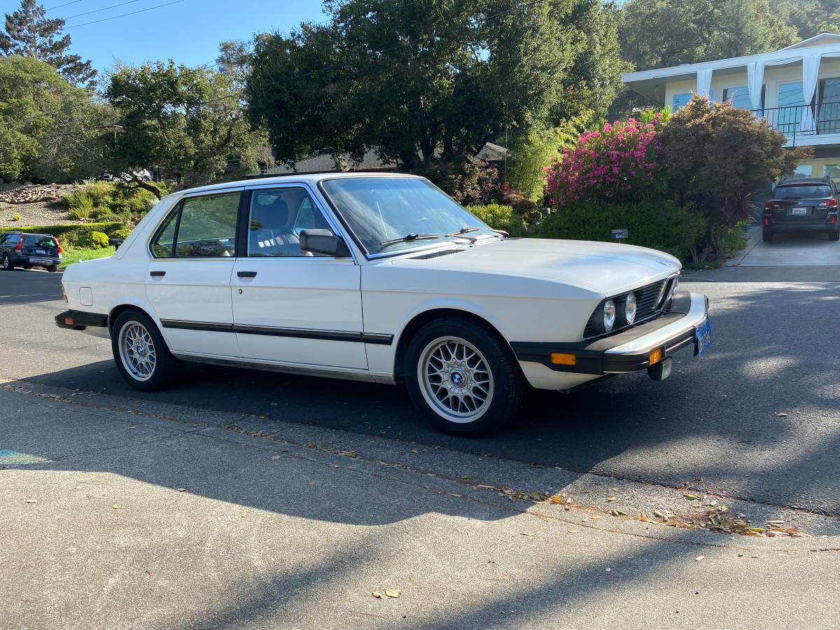 Bmw-533i-1983-4