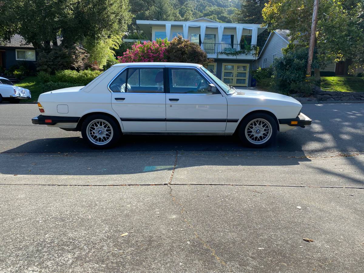 Bmw-533i-1983-5