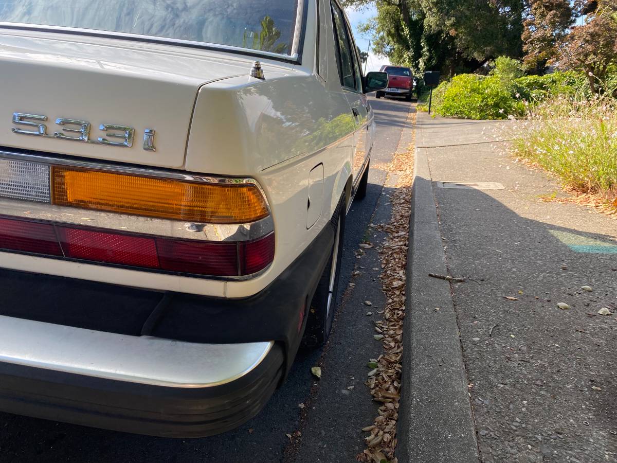 Bmw-533i-1983-6