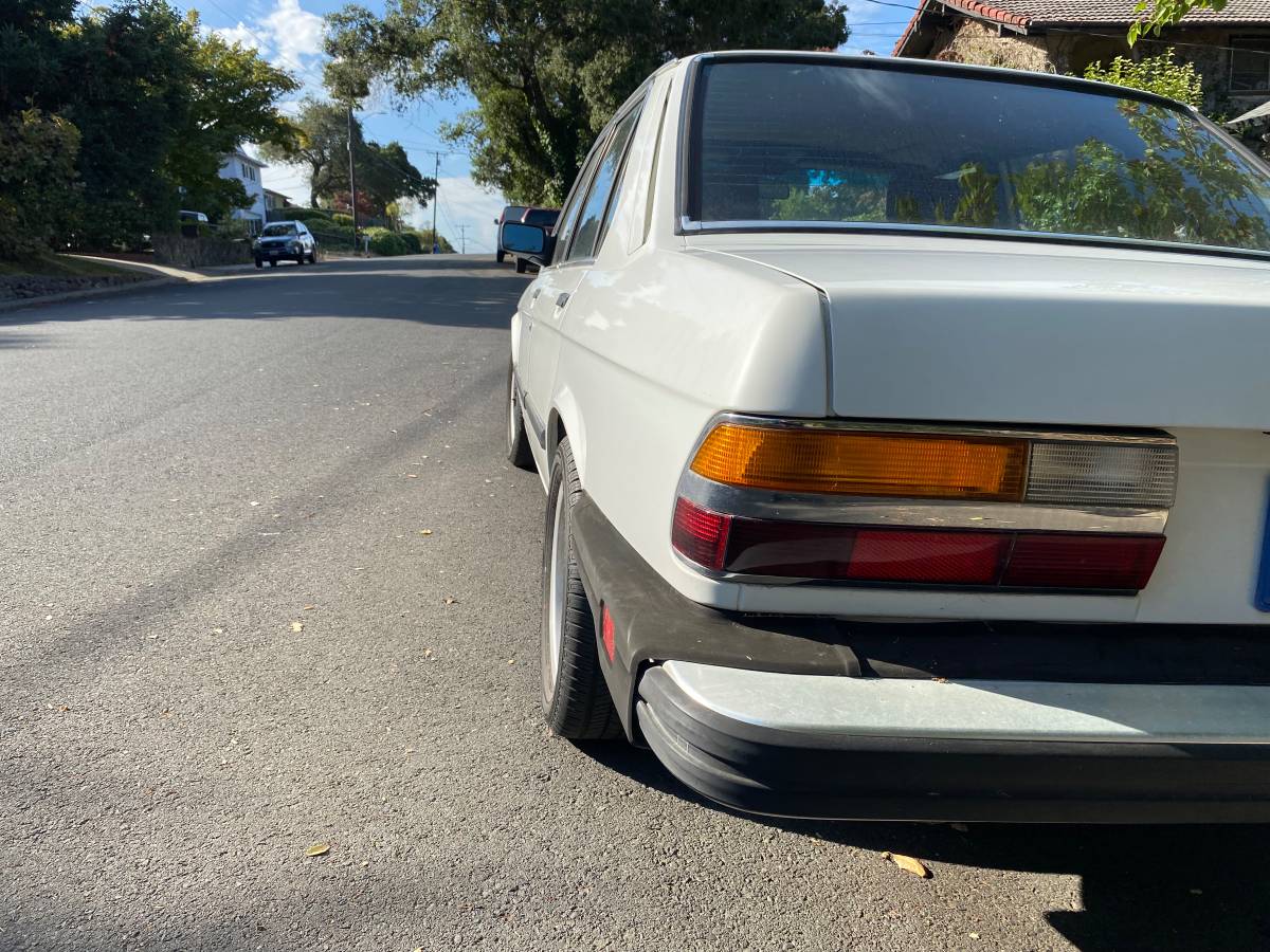 Bmw-533i-1983-7
