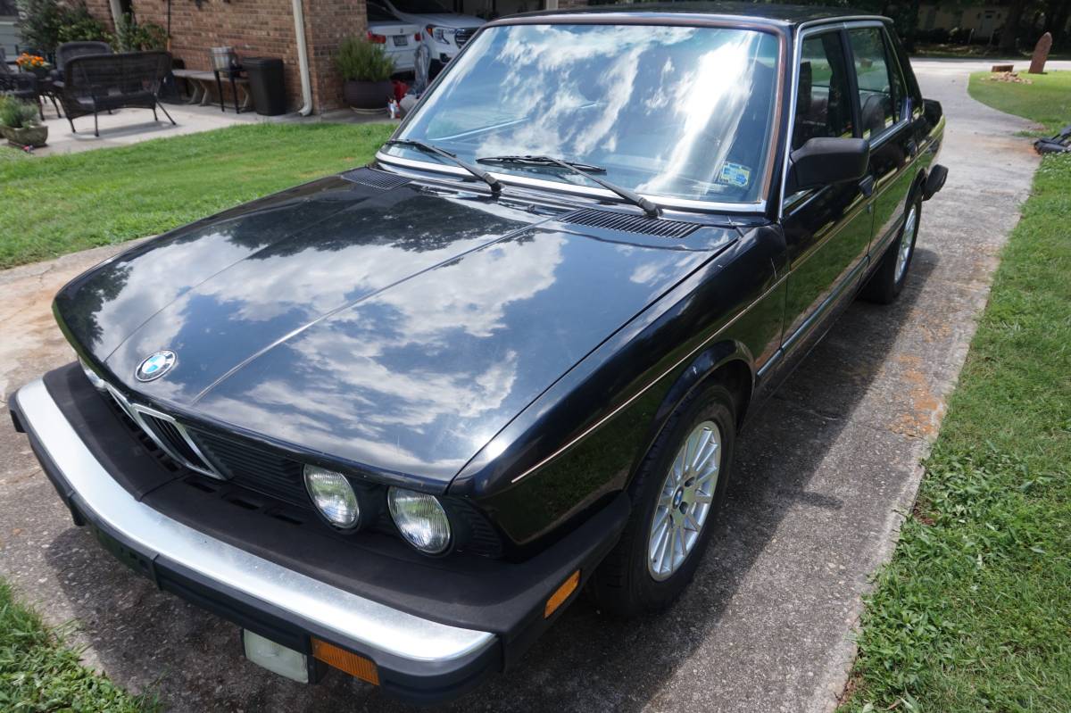 Bmw-533i-1983-black-1