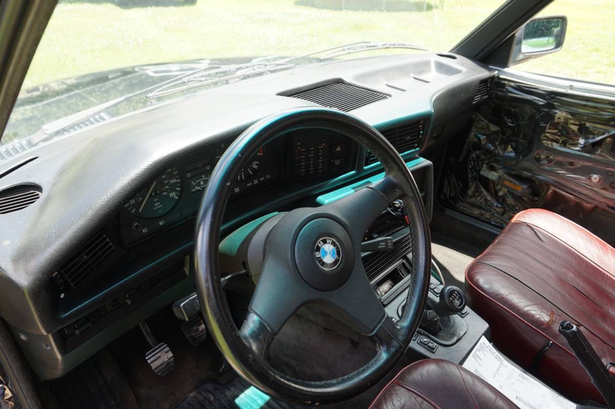 Bmw-533i-1983-black-11
