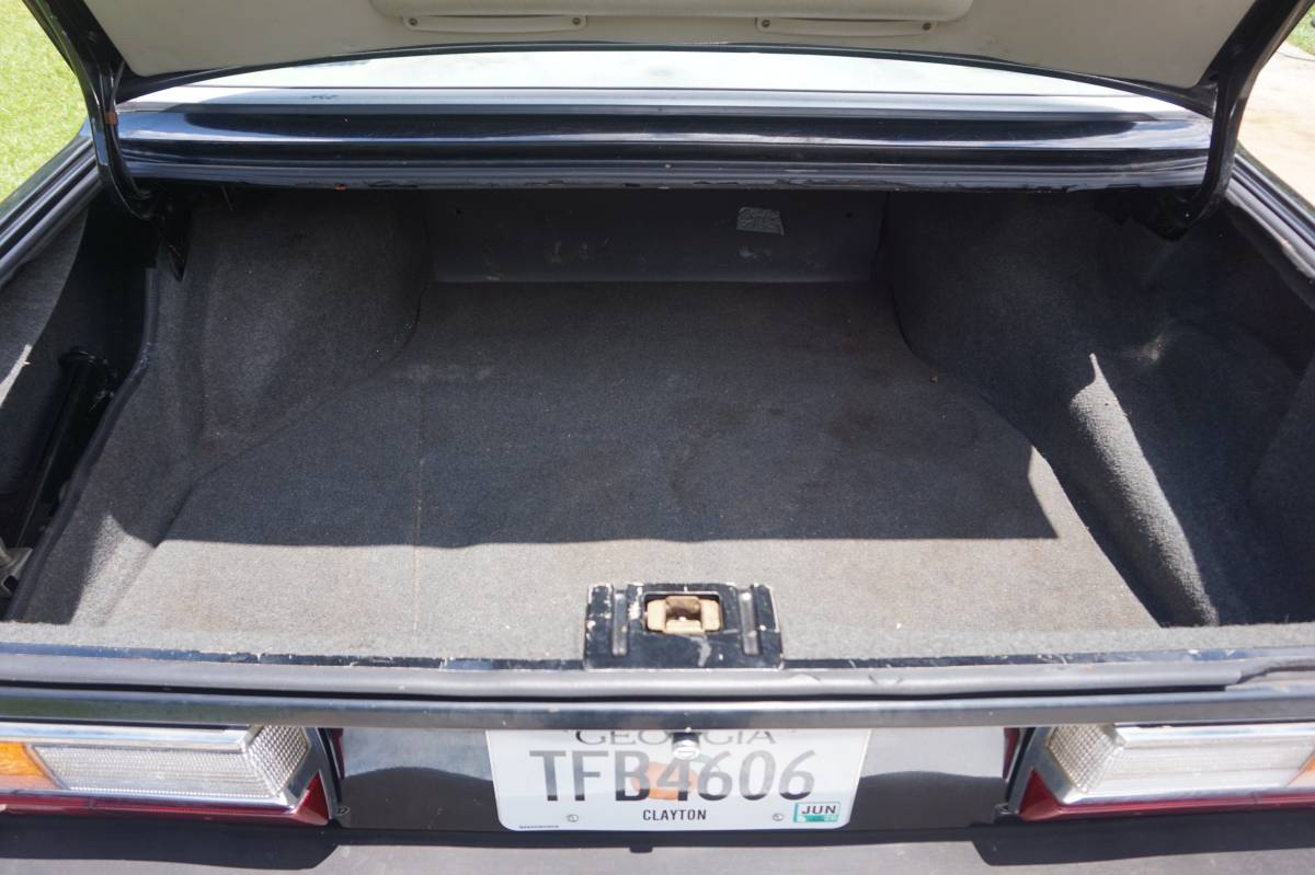 Bmw-533i-1983-black-14
