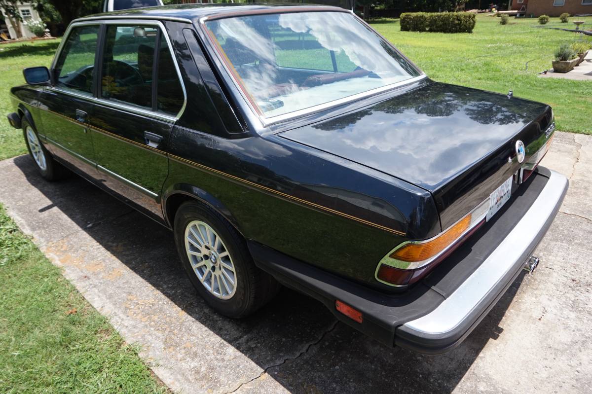 Bmw-533i-1983-black-2