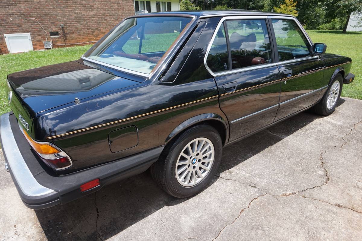 Bmw-533i-1983-black-3