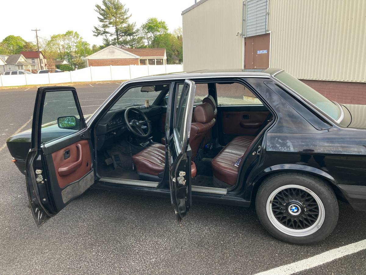 Bmw-535i-1985-black-4