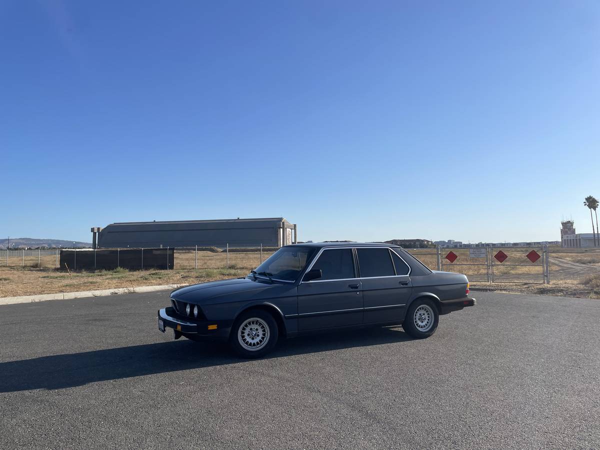 Bmw-535i-1986-blue-2
