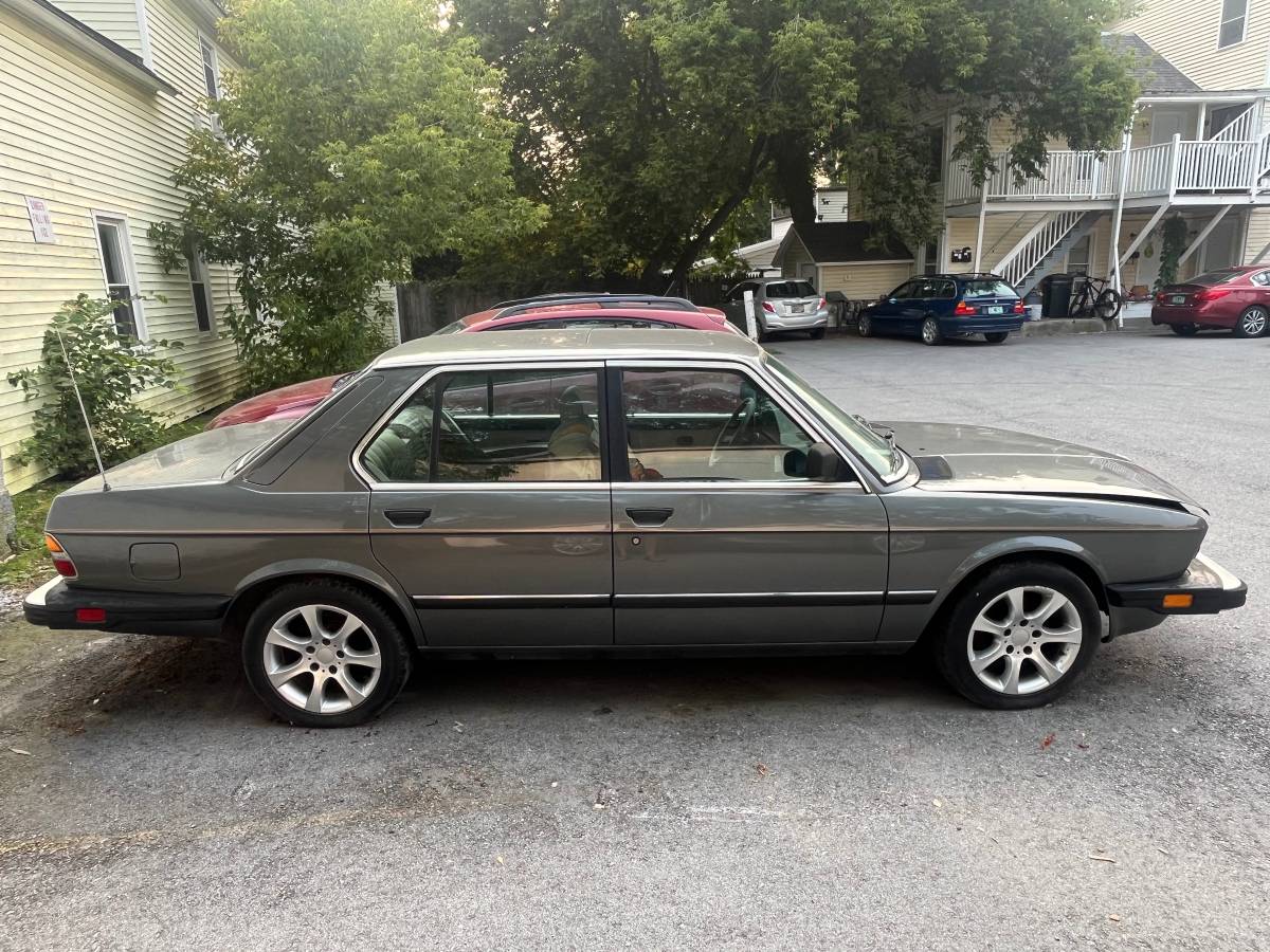 Bmw-535i-1988-grey-11