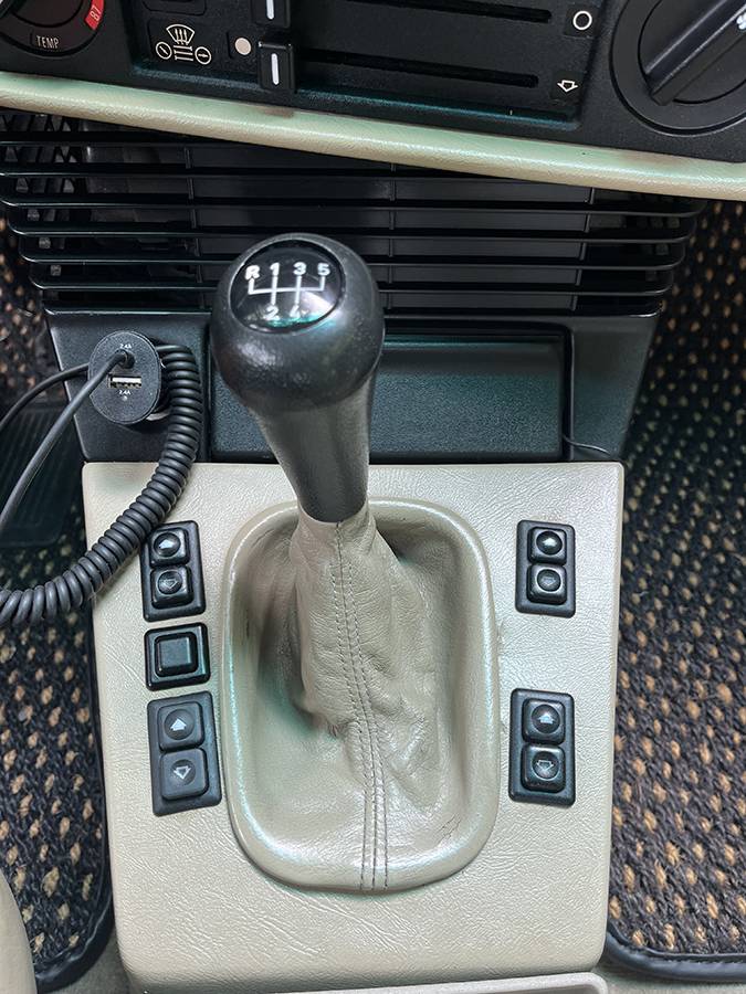 Bmw-535i-1988-white-12