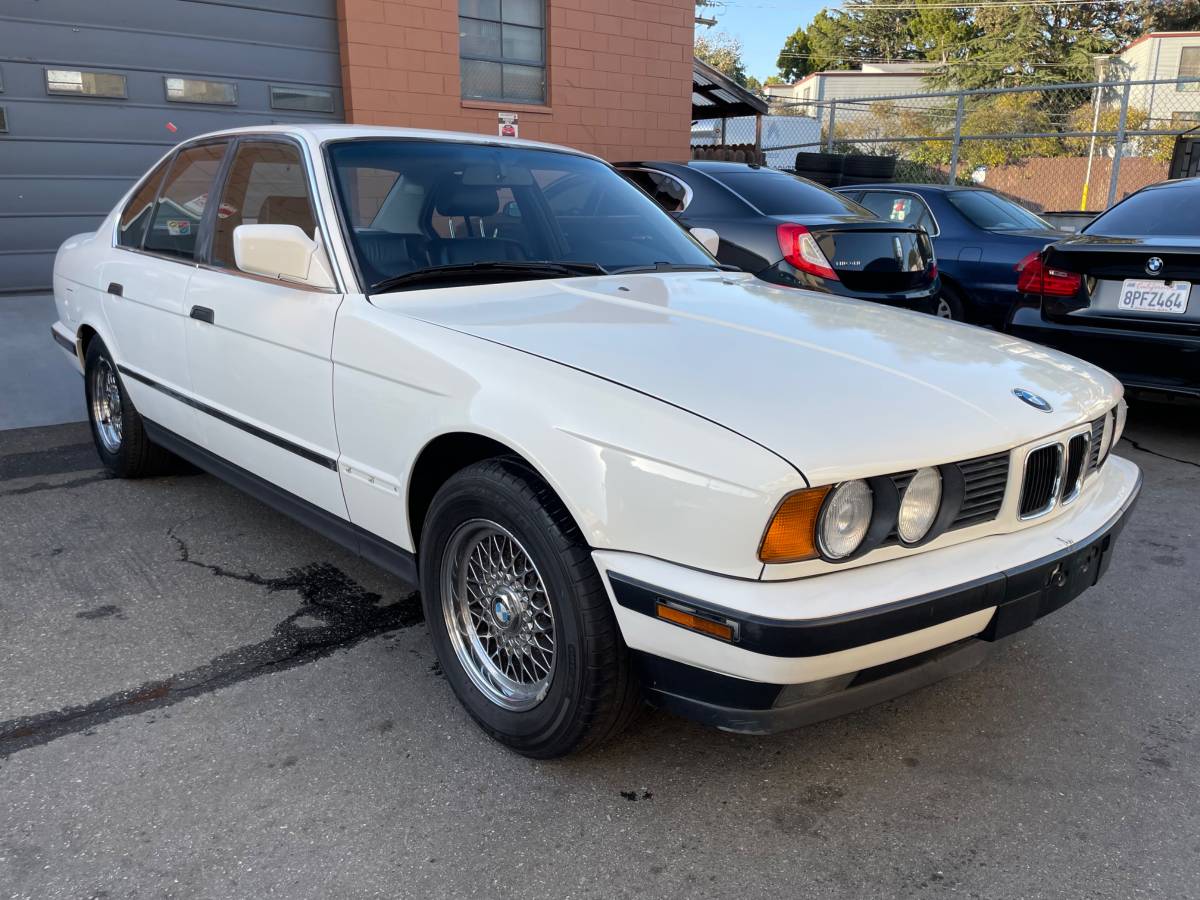 Bmw-535i-1990-white