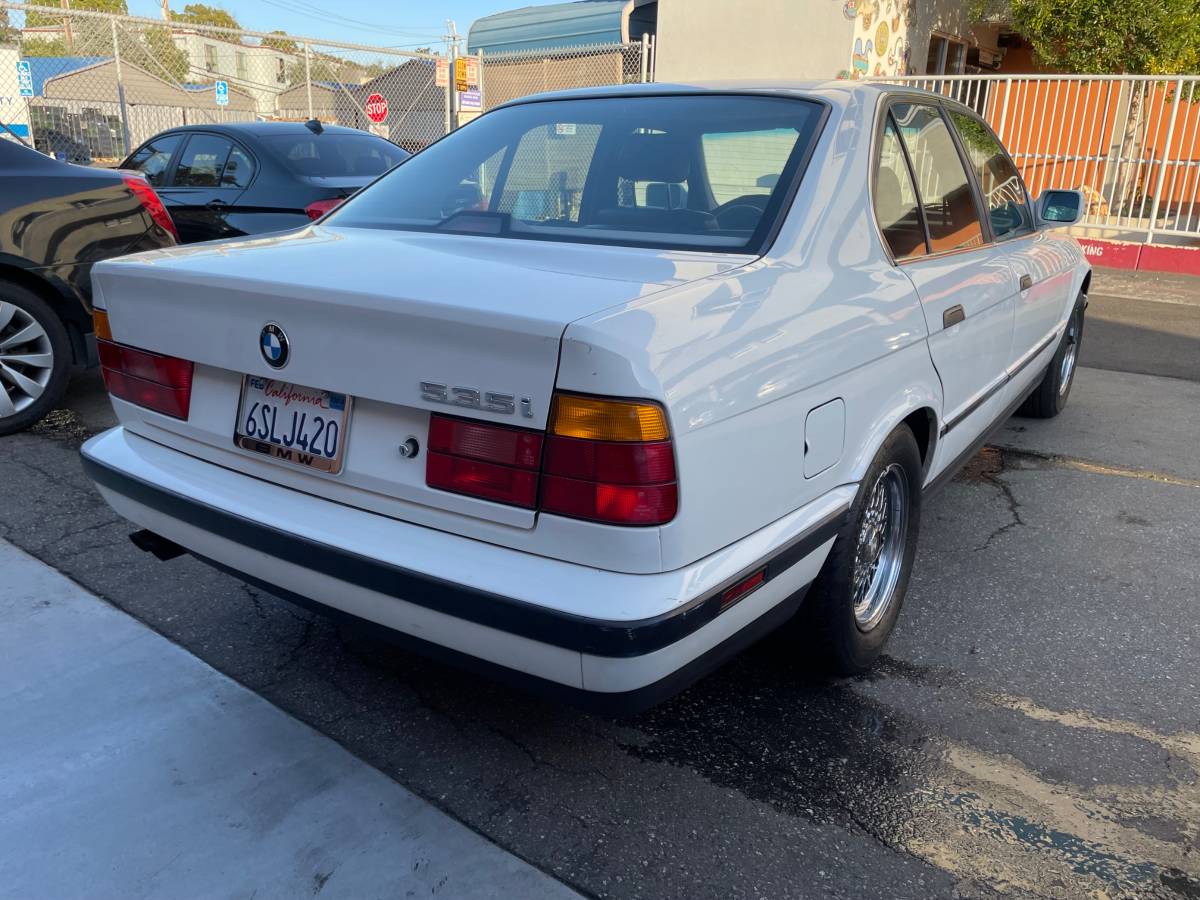 Bmw-535i-1990-white-2