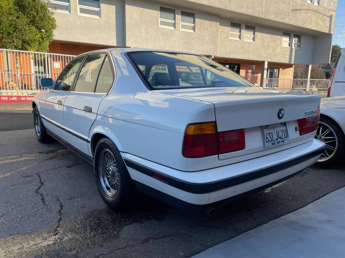 Bmw-535i-1990-white-3