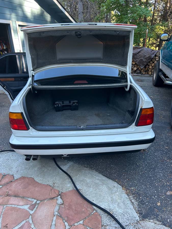 Bmw-535i-1990-white-4