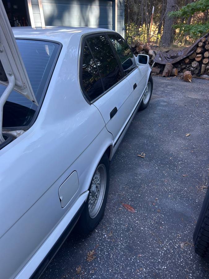 Bmw-535i-1990-white-8