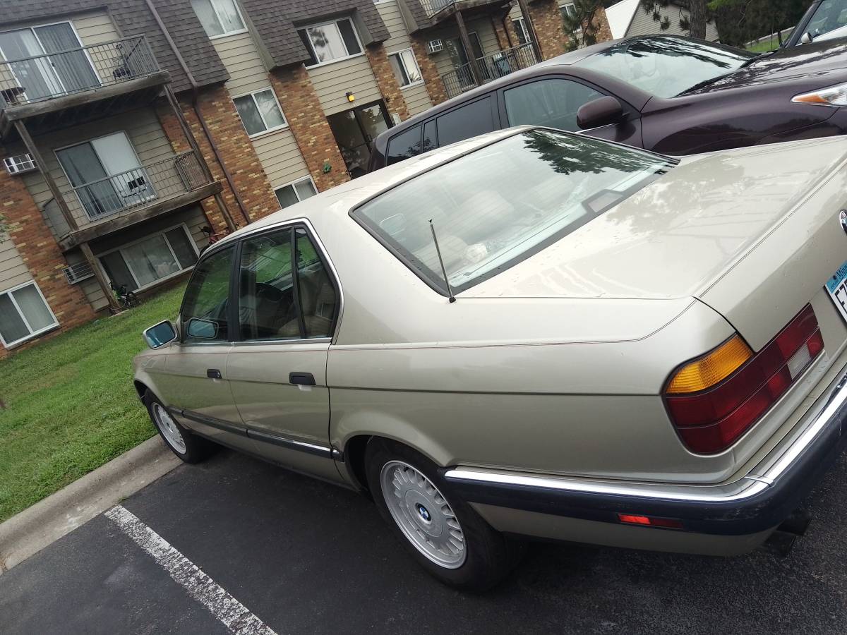 Bmw-735i-1989-custom-2