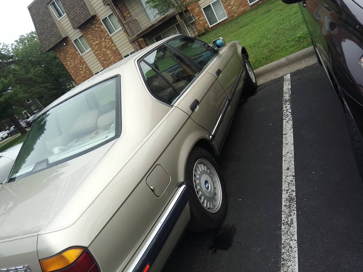 Bmw-735i-1989-custom-3