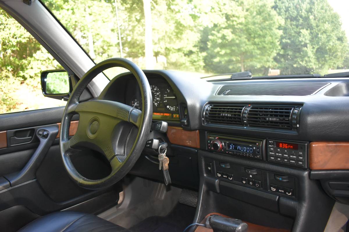 Bmw-735i-1990-black-4