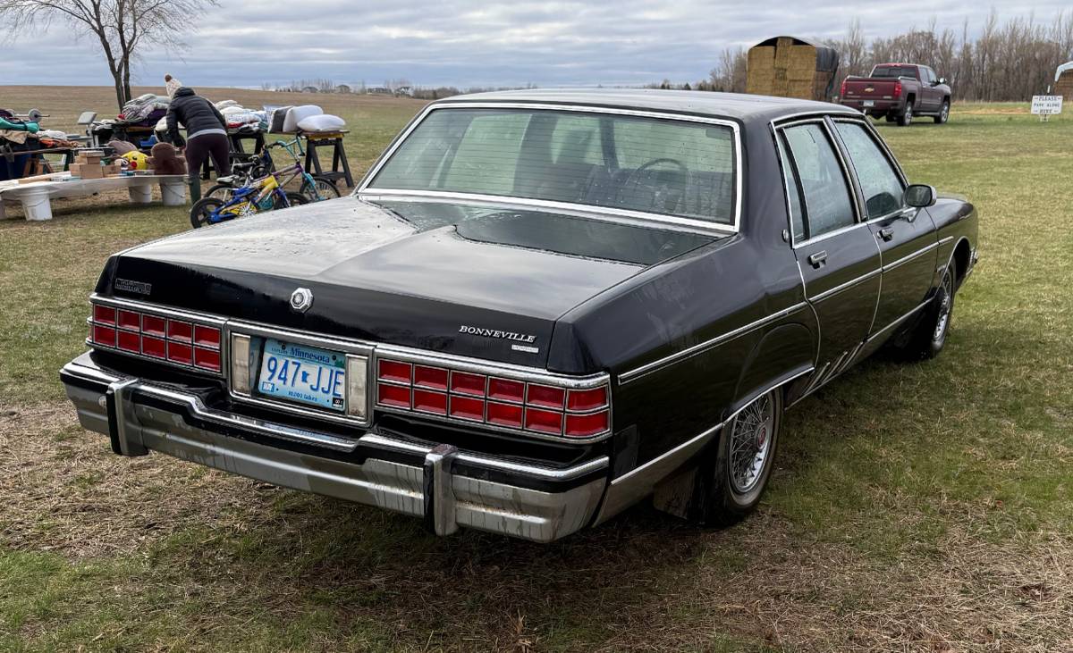 Bonneville-brougham-1981-black-3