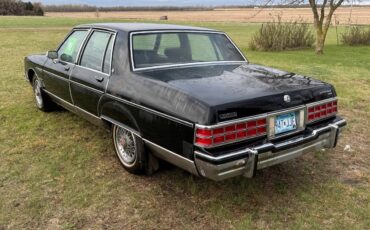 Bonneville-brougham-1981-black
