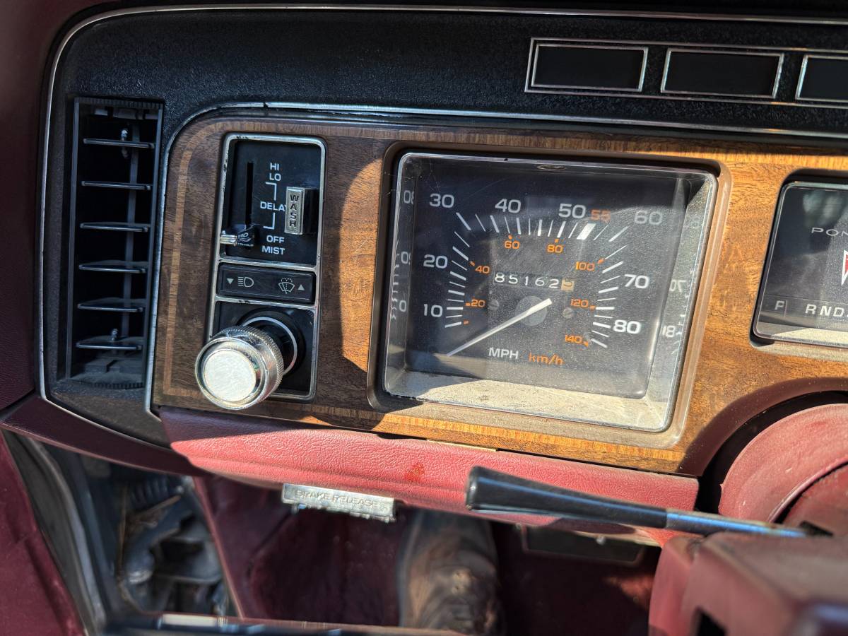 Bonneville-brougham-1981-black-4