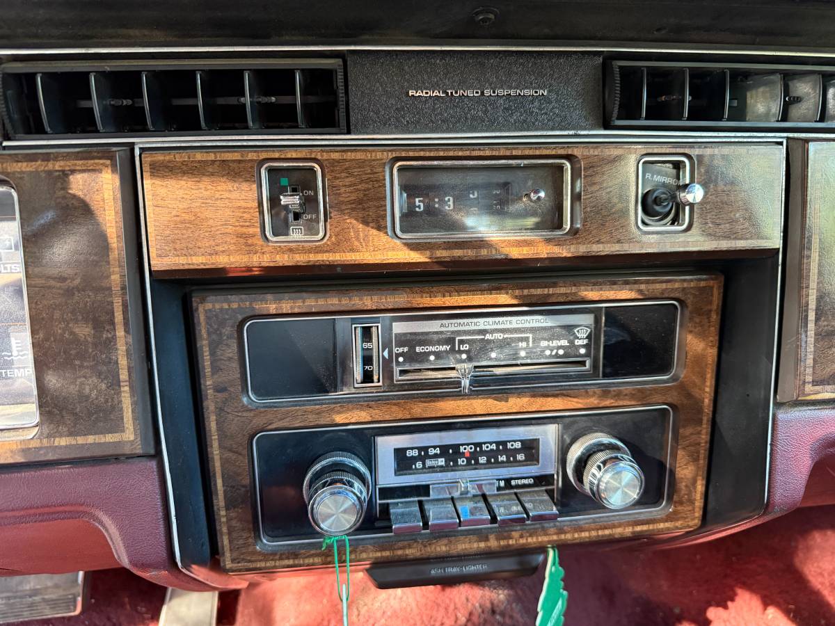 Bonneville-brougham-1981-black-5