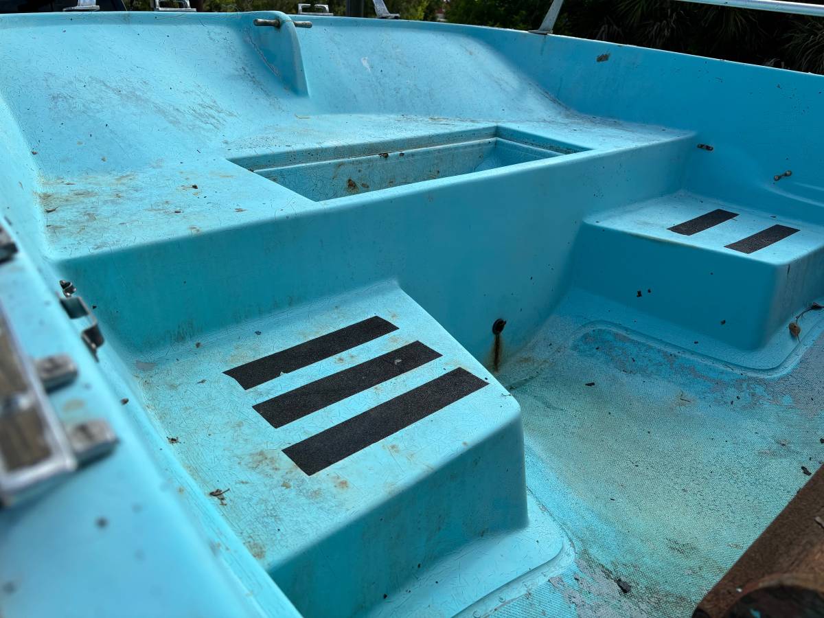 Boston-whaler-1964-white-10