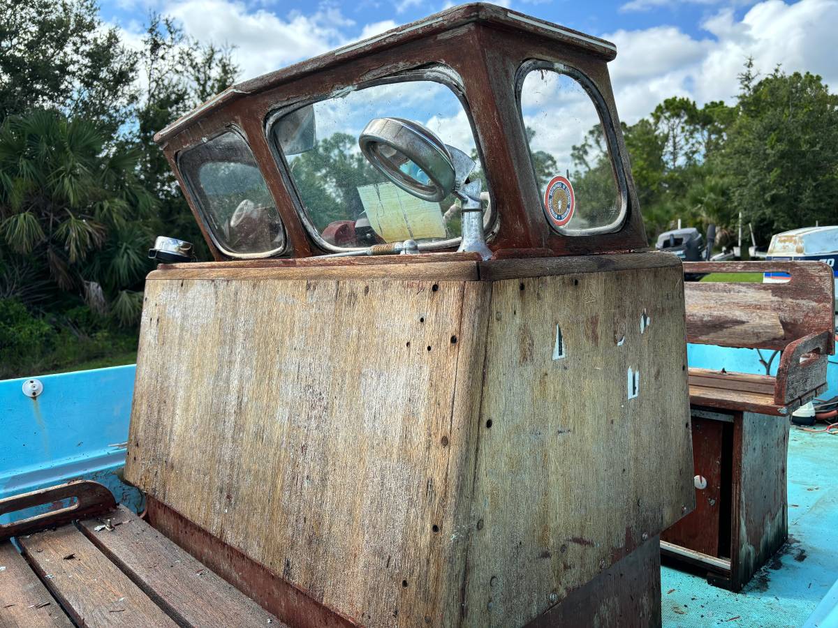 Boston-whaler-1964-white-11
