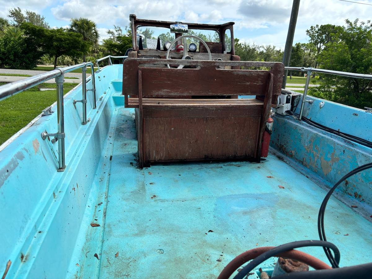 Boston-whaler-1964-white-14