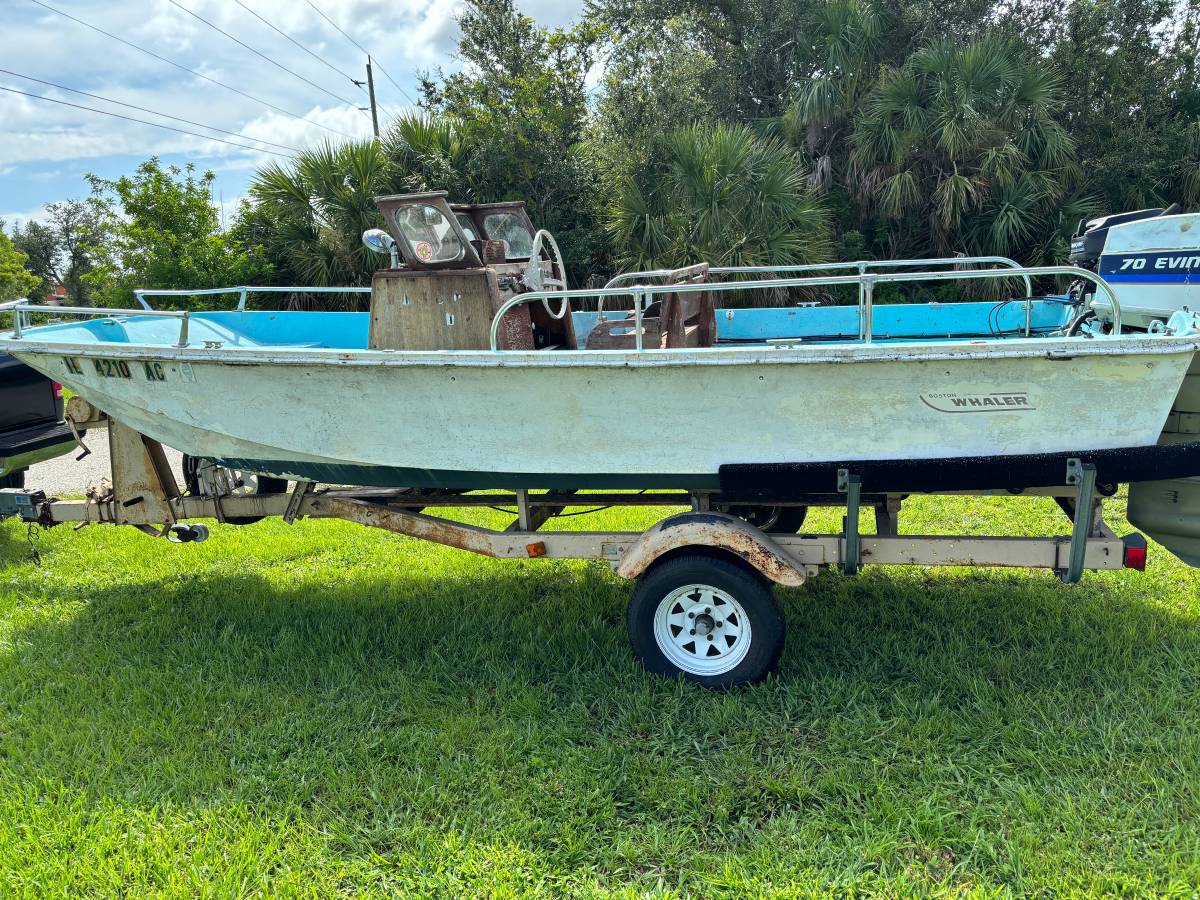 Boston-whaler-1964-white