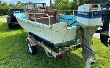 Boston-whaler-1964-white-2