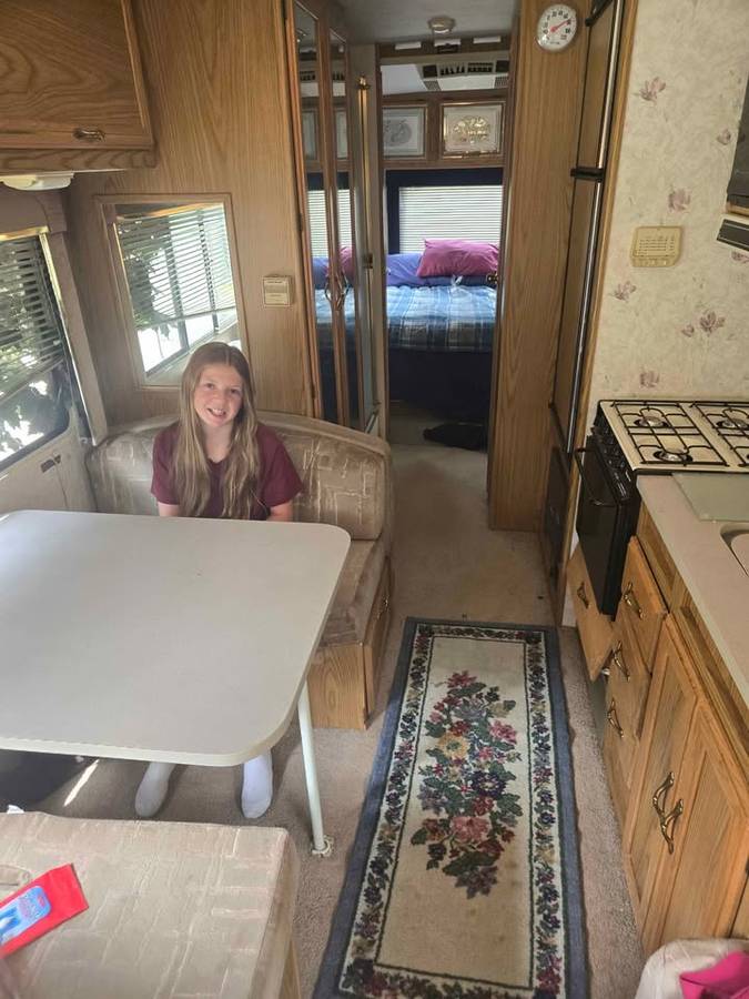 Brave-winnebago-1993-white-3