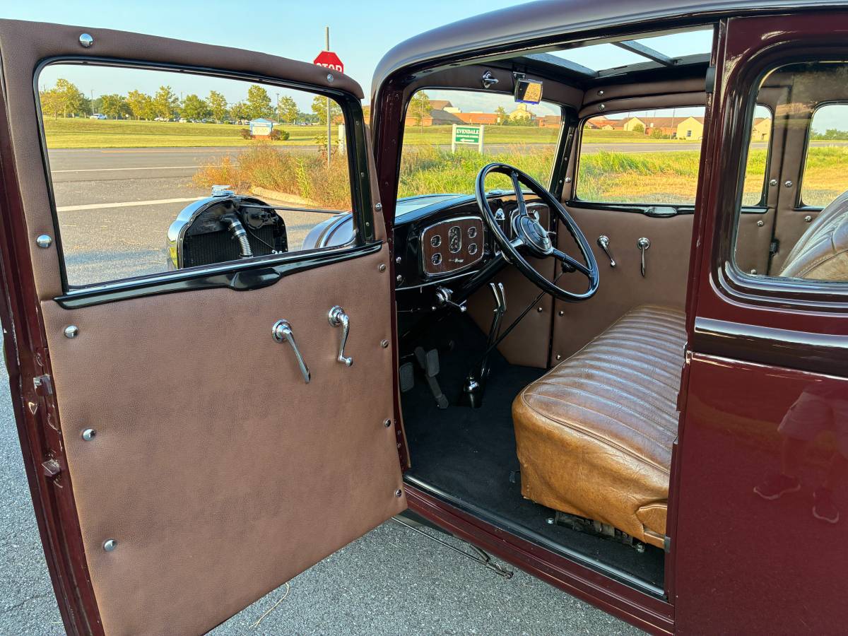 Buick-56s-coupe-1932-custom-17