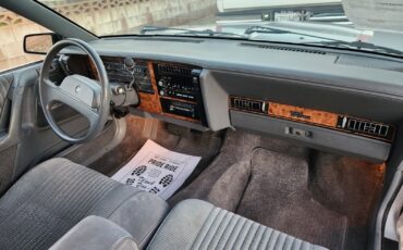 Buick-Century-1991-Sedan-17
