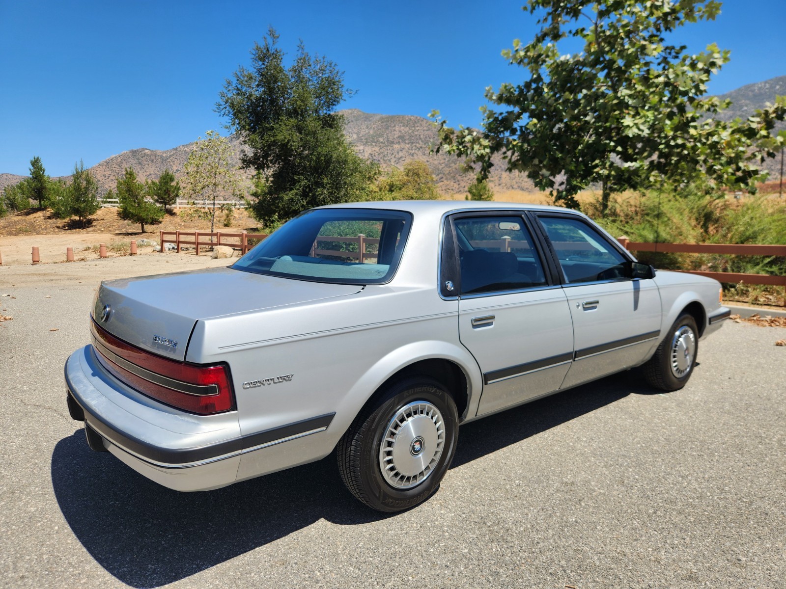 Buick-Century-1991-Sedan-2