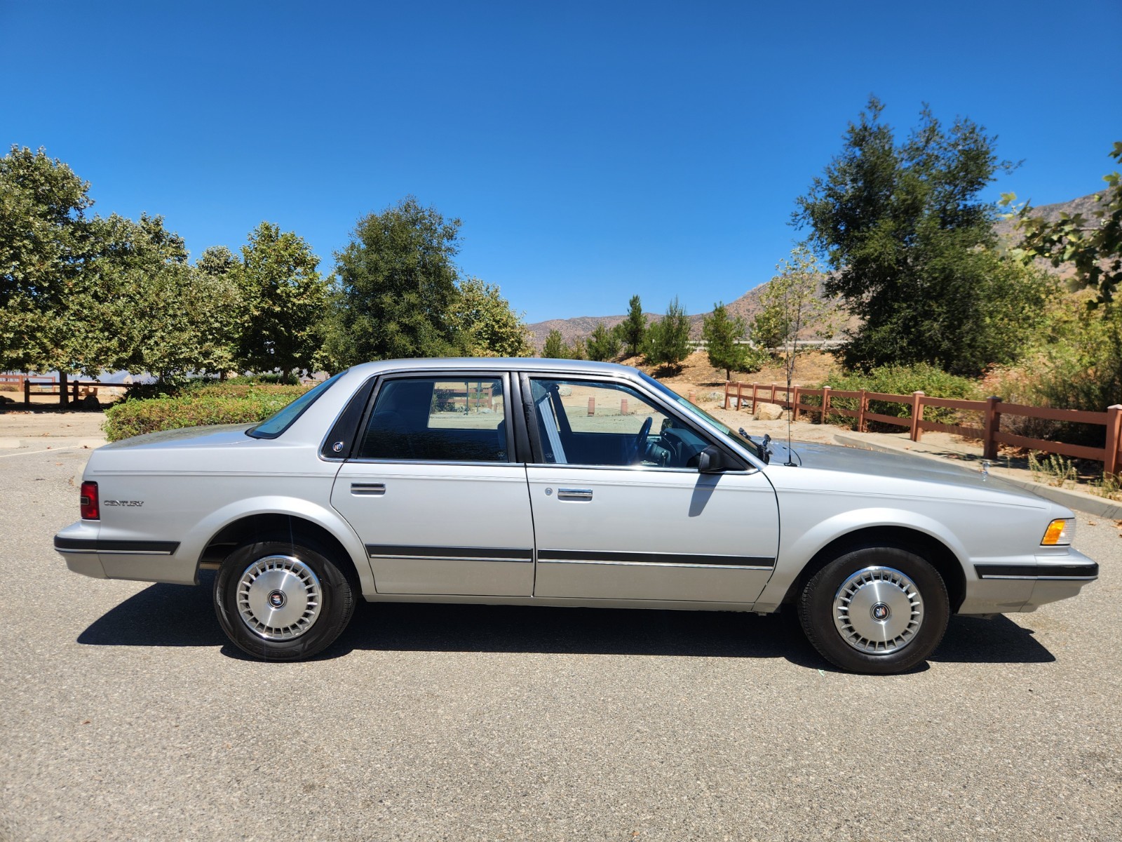 Buick-Century-1991-Sedan-4