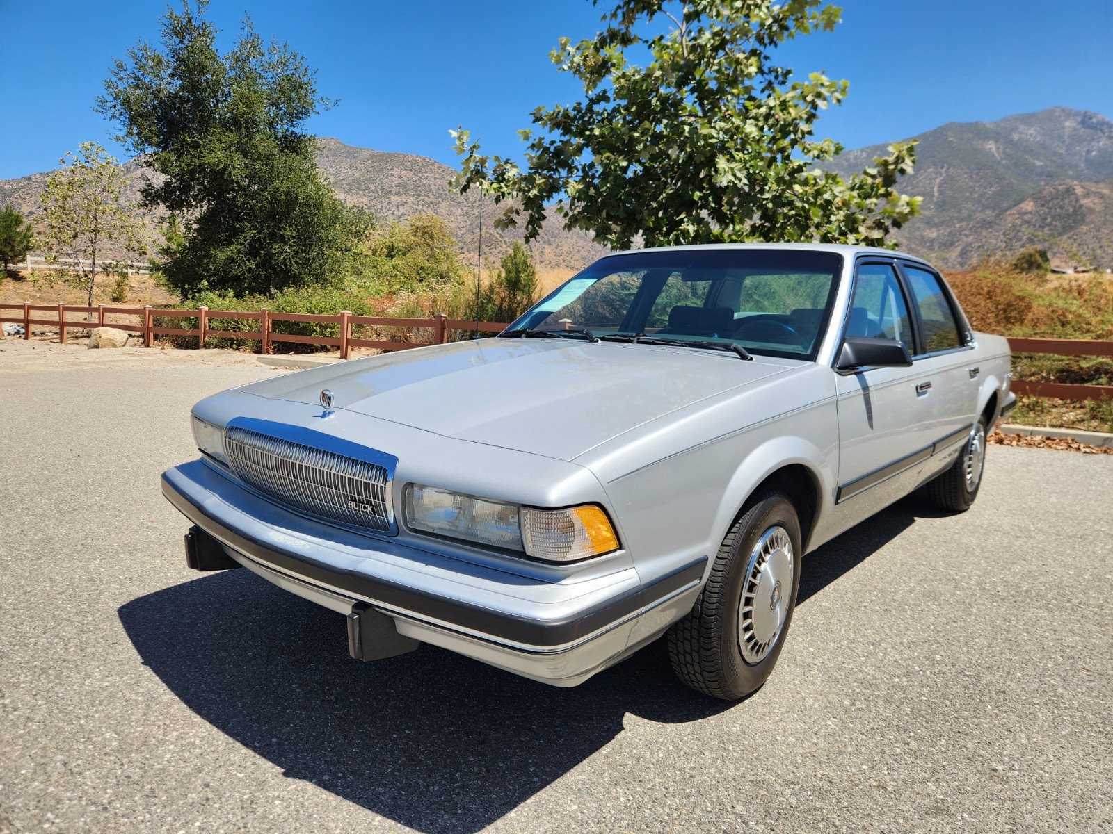 Buick-Century-1991-Sedan