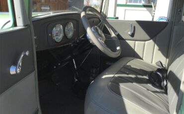 Buick-Coupe-1932-2-tone-light-green-grey-2